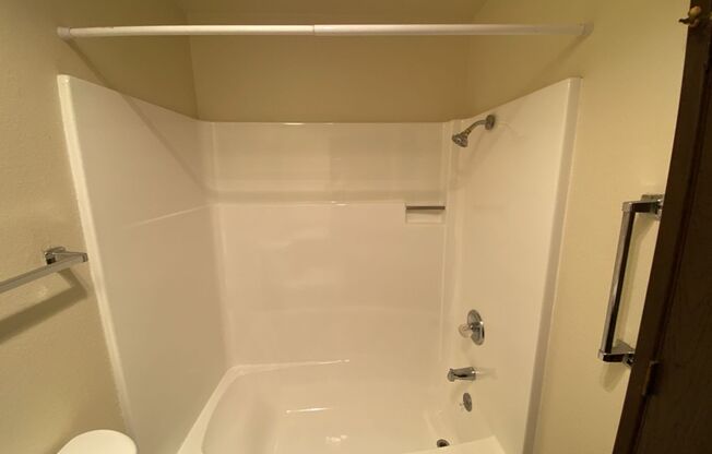 1 bed, 1 bath, 510 sqft, $1,095, Unit 3817 24th Pl NE