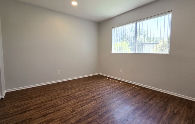 3 beds, 2 baths, 1,350 sqft, $2,898, Unit 33