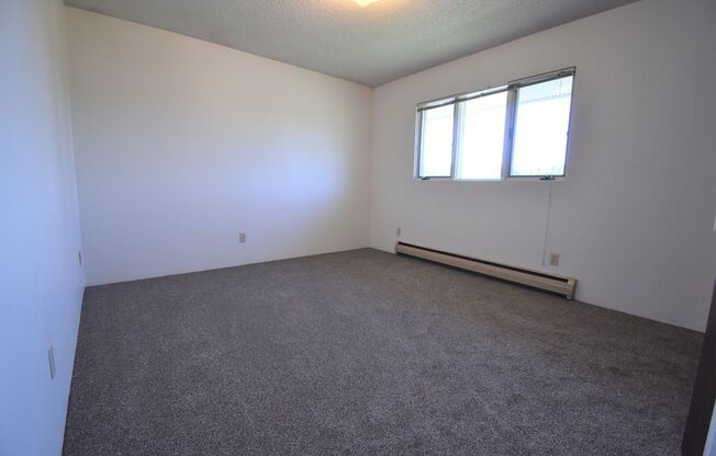 2 beds, 1 bath, $1,600, Unit 41