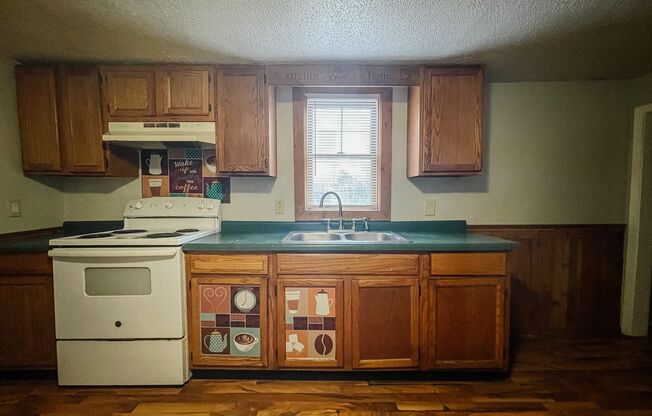 3 beds, 1 bath, $1,200