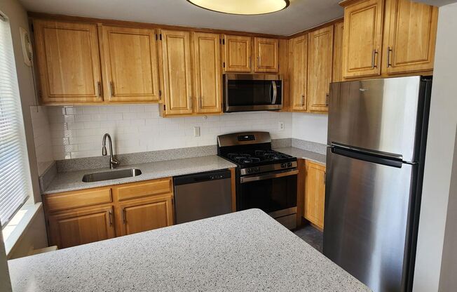 2 beds, 1 bath, 897 sqft, $2,265, Unit A-05