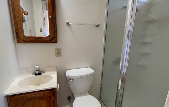 2 beds, 2 baths, $4,000, Unit A