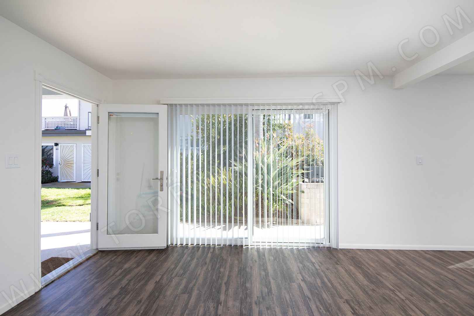 Perfectly Located 2BR in Crown Point Area with Parking!
