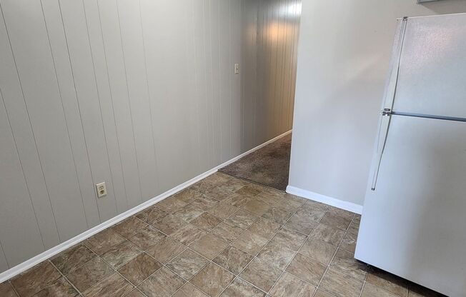 2 beds, 1 bath, $875, Unit Apt. 07