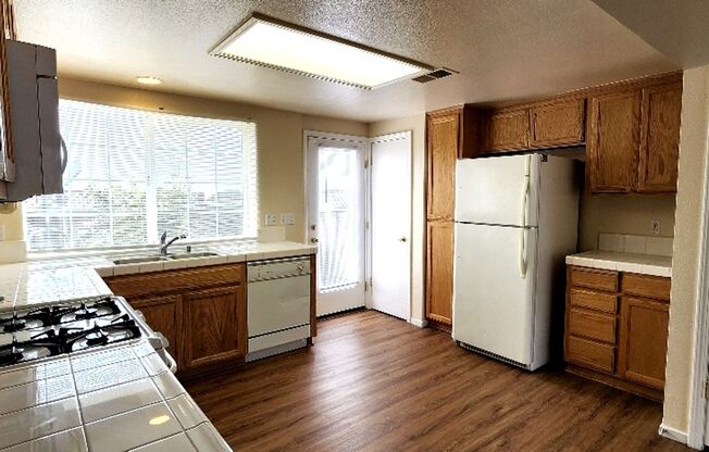 Cute 2 Bedroom 1 Bath Condo Daniels Avenue Vallejo New Flooring and Paint