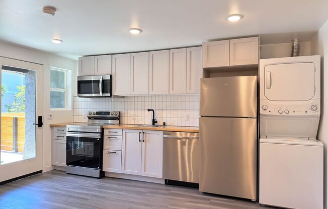 Studio, 1 bath, 285 sqft, $2,595, Unit 15