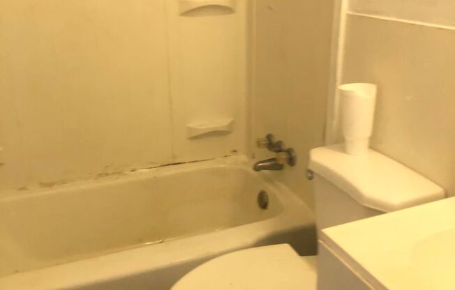 2 beds, 1 bath, $825