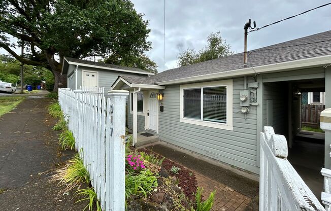 Tranquil 1 Bed, 1 Bath House!