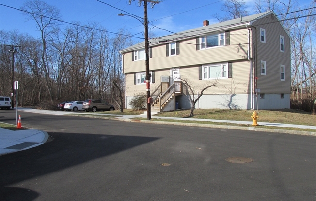 18 HARRIET AVE