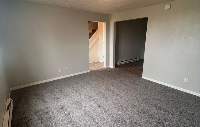 2 beds, 1 bath, $1,100