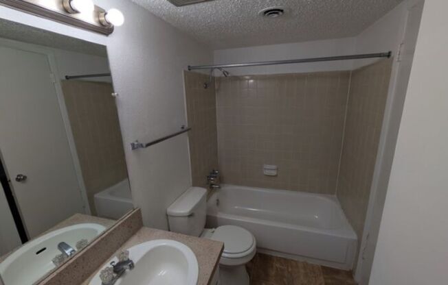 1 bed, 1 bath, 760 sqft, $800, Unit *255