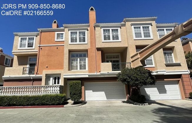 Gated 2 Bedroom Townhome in Irvine