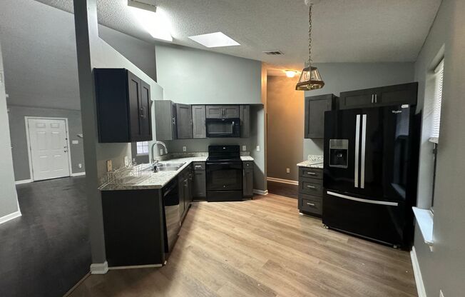 3 beds, 2 baths, $1,650