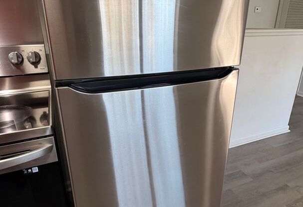 2 beds, 1 bath, 855 sqft, $1,049, Unit 3370-11