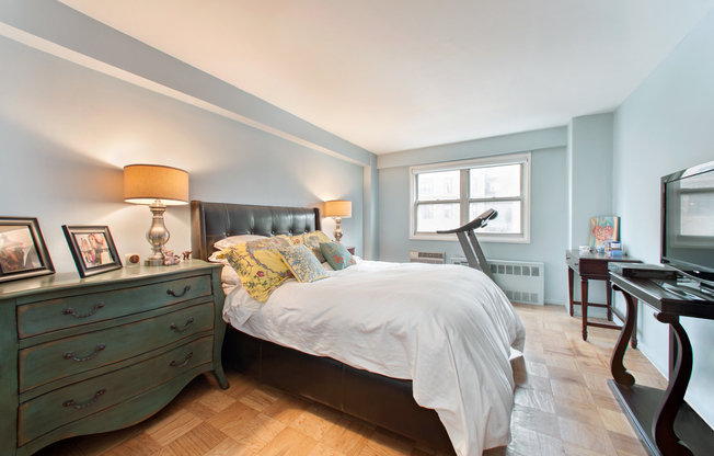3 SHERIDAN SQ