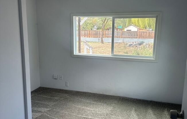 3 Bedroom, 1 Bathroom Home - Newly Renovated