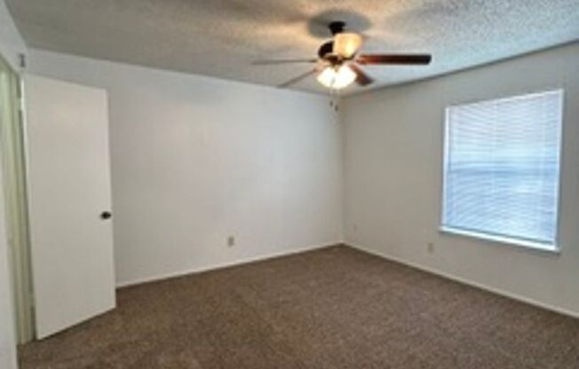 2 beds, 1.5 baths, 1,084 sqft, $950, Unit 0403