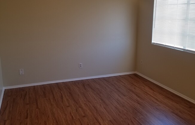 2 beds, 1 bath, 735 sqft, $2,250