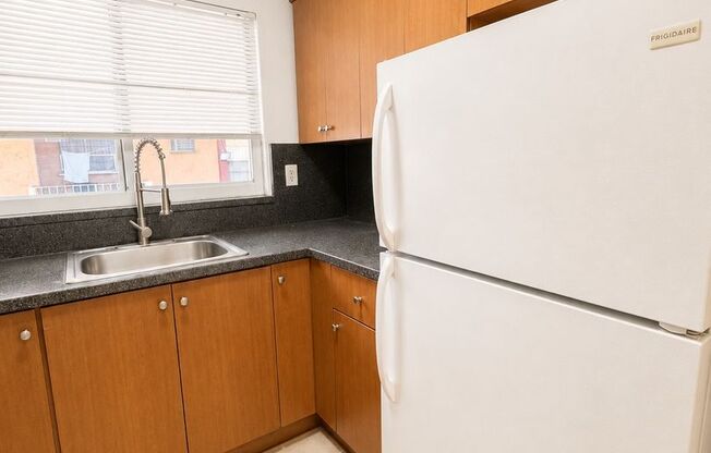 1 bed, 1 bath, 750 sqft, $1,700, Unit B25