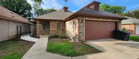 725 WOODROW CIR