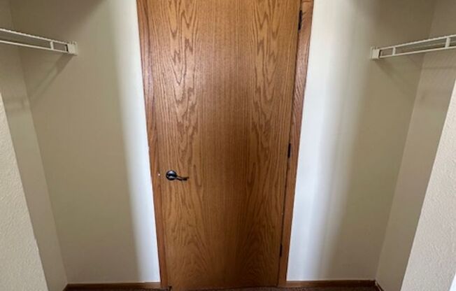 1 bed, 1 bath, 700 sqft, $1,220, Unit 401-317