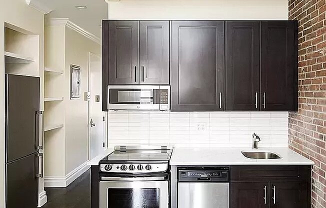 223 Mott St, New York NY 11#