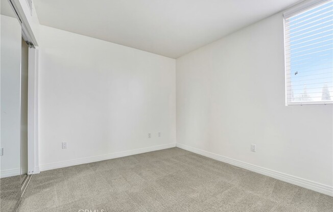 5818 Whitsett Ave # PH1