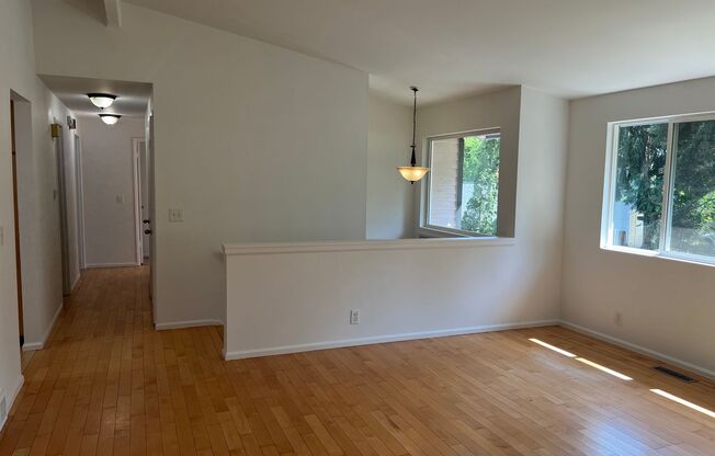 4bd/2.75ba Bellevue Home