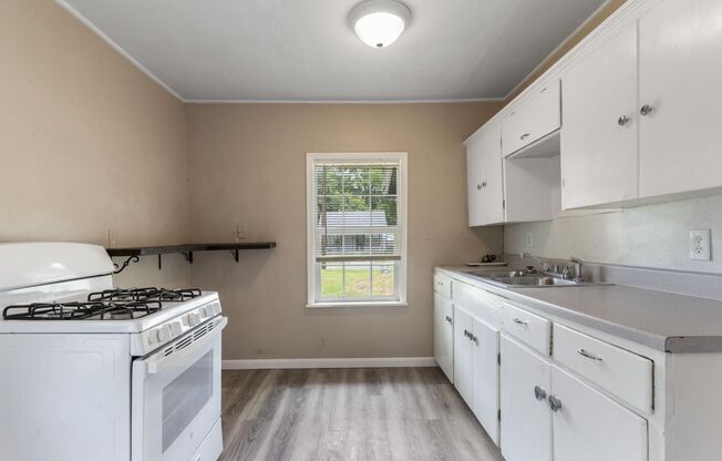 Charming 2 Bed, 1 Bath Home on Quiet Street – Freshly Remodeled