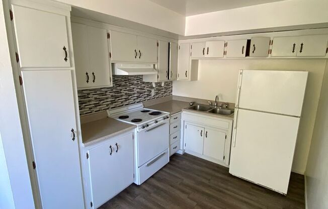 2465 Almandor Circle