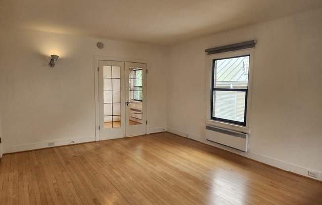 2114 7 AVE W
