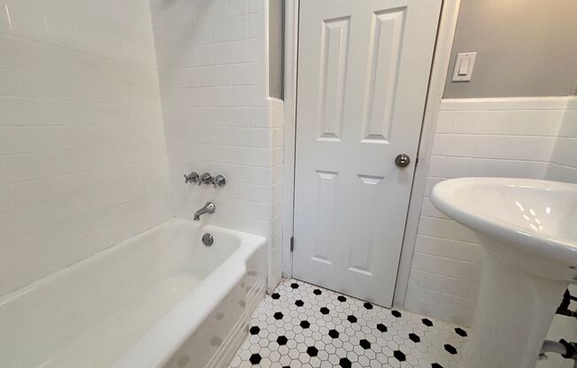 2 beds, 1 bath, 800 sqft, $1,840, Unit 6224 Fifth Ave. #111H