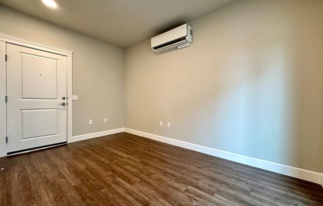 Studio, 1 bath, 327 sqft, $1,550, Unit 430 Simmons #304