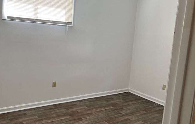 2 beds, 1 bath, 900 sqft, $1,300, Unit C6