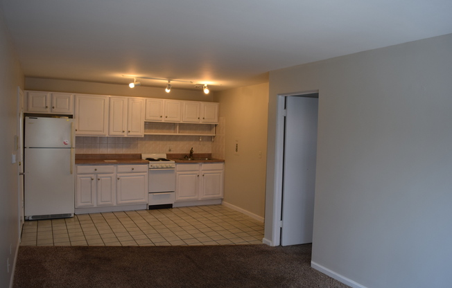 6341 West Belmont Avenue