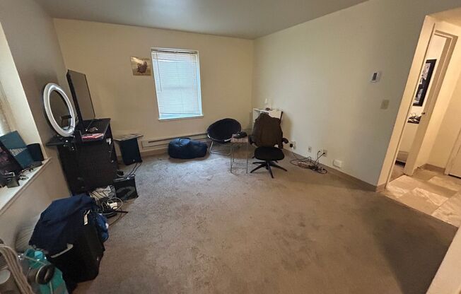 1 bed, 1 bath, $875, Unit 212