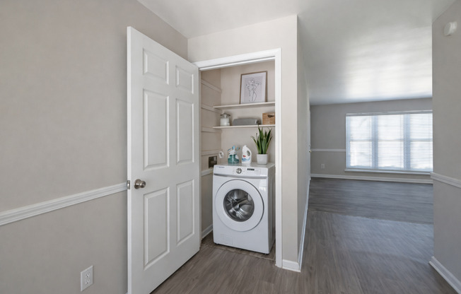 2 beds, 1 bath, 836 sqft, $1,340, Unit 1532-C