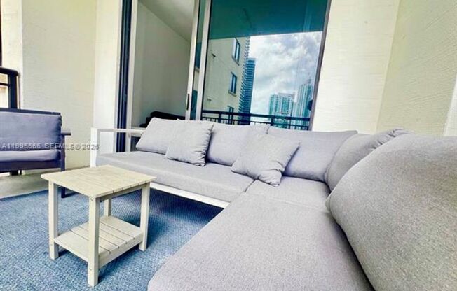 2 beds, 2 baths, 1,096 sqft, $4,550, Unit 999 SW 1st Ave # 1807