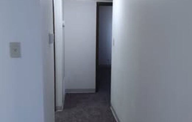 2 beds, 1 bath, 885 sqft, $1,075, Unit 3682B  Building # 5