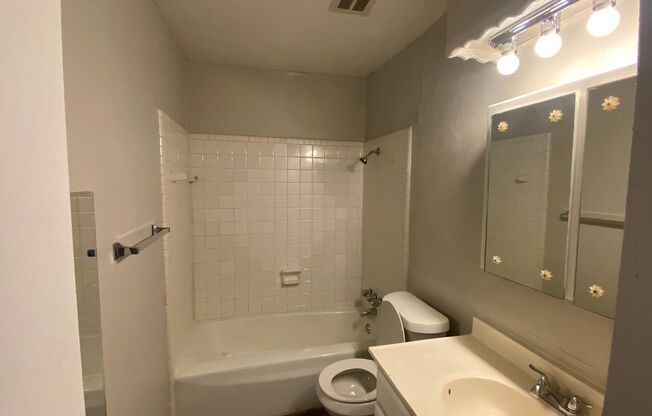 1 bed, 1 bath, $600, Unit 3