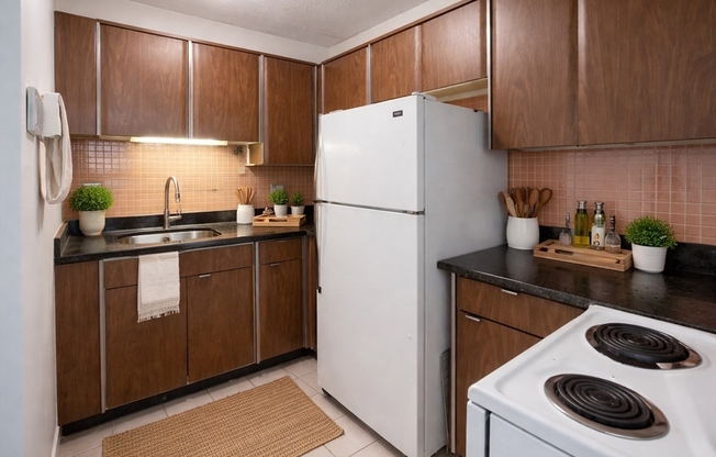 2 beds, 1 bath, 800 sqft, $2,800, Unit 635