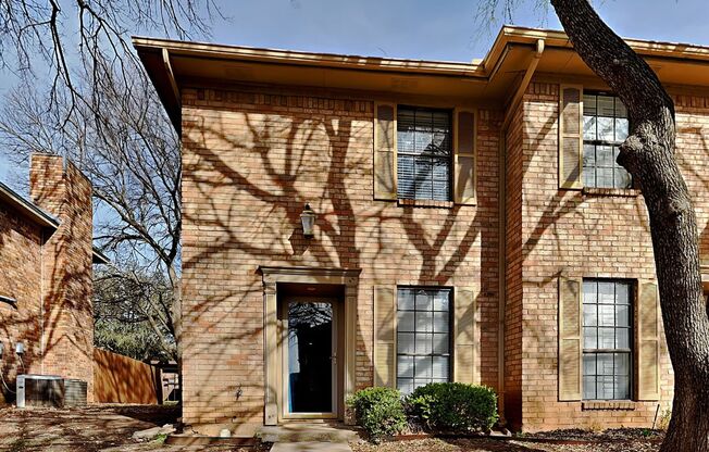 TERRIFIC TOWNHOME IN THE KINGSWOOD COMMUNITY!
