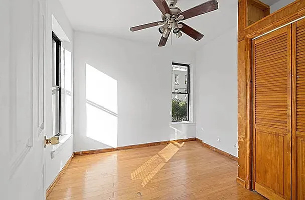 402 E 69 ST