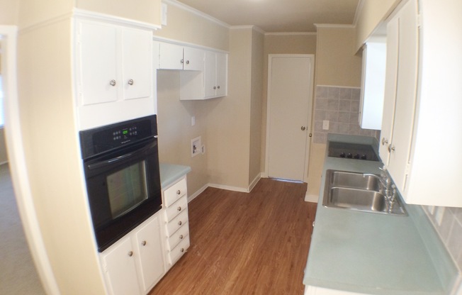 3 beds, 1 bath, $1,660