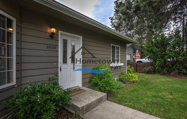 Very Nice 2 Bed Home with Fully Fenced Backyard