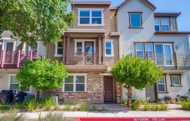 Excellent 4 Bed 2.5 Bath Town Home!