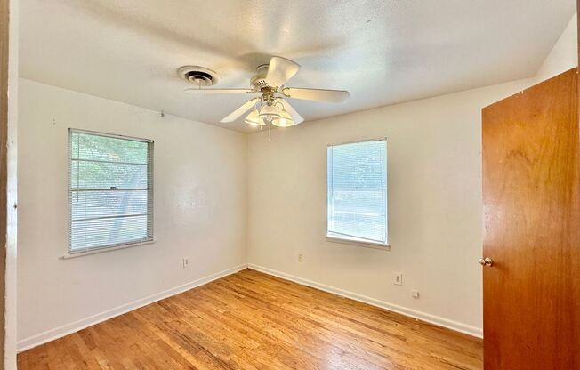 3 beds, 1 bath, $995