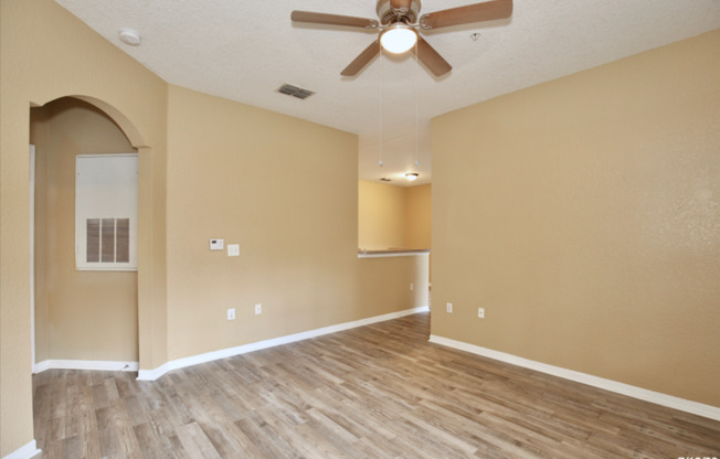 Perfect 2/2 Split Floorplan Condo with Washer/Dryer in Lovely Crescent Place at Lake Lotus Condominiums - Altamonte Springs!