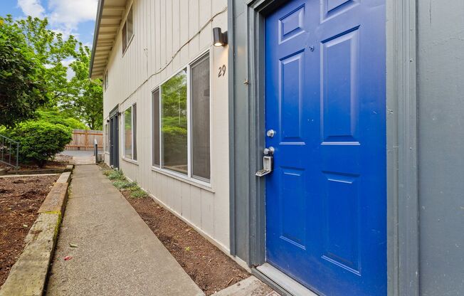 2 beds, 1 bath, 742 sqft, $1,595, Unit 29