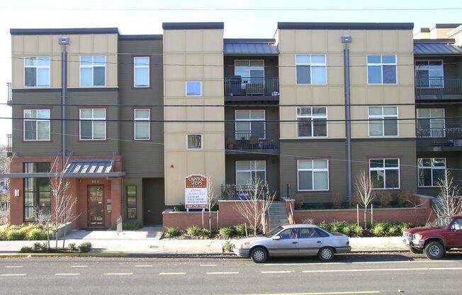 1 bed, 1 bath, 704 sqft, $1,525, Unit 307